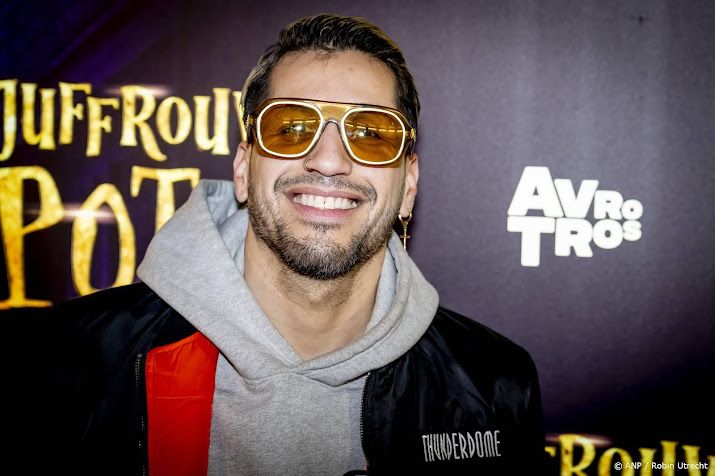 Frogers en Jody Bernal in special Te land, ter zee en in de lucht