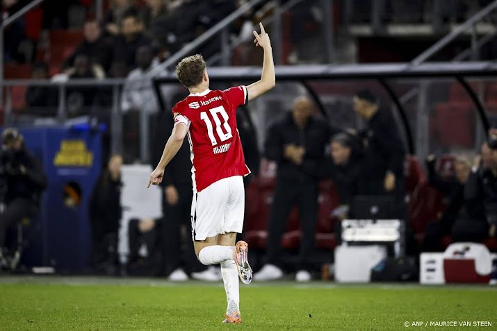 Aanvoerder Mijnans helpt AZ naar achtste finales KNVB