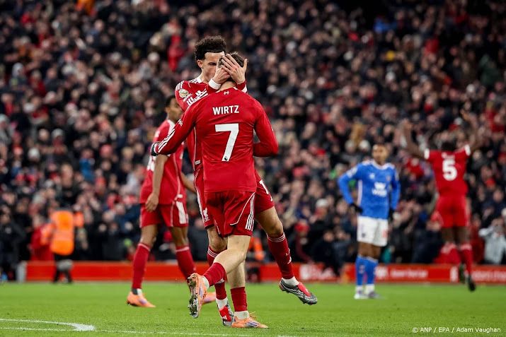 Liverpool voorkomt in slotfase derde thuisnederlaag op rij 