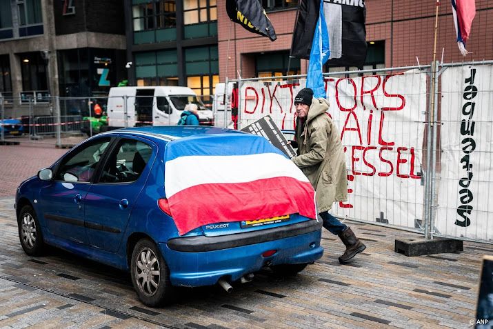 Vijf verdachten in soevereinenproces blijven in de cel