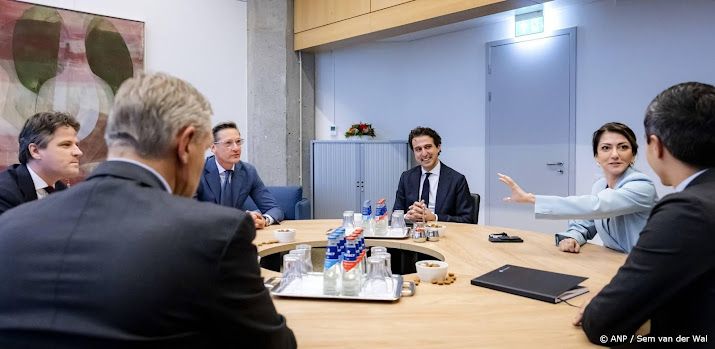 Partijleiders in gesprek met informateur over vervolg formatie