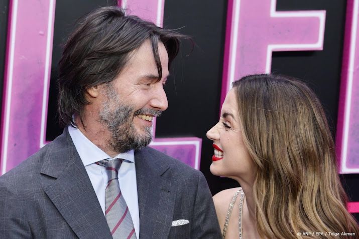 Ana de Armas klikte ondanks taalbarrière meteen met Keanu Reeves