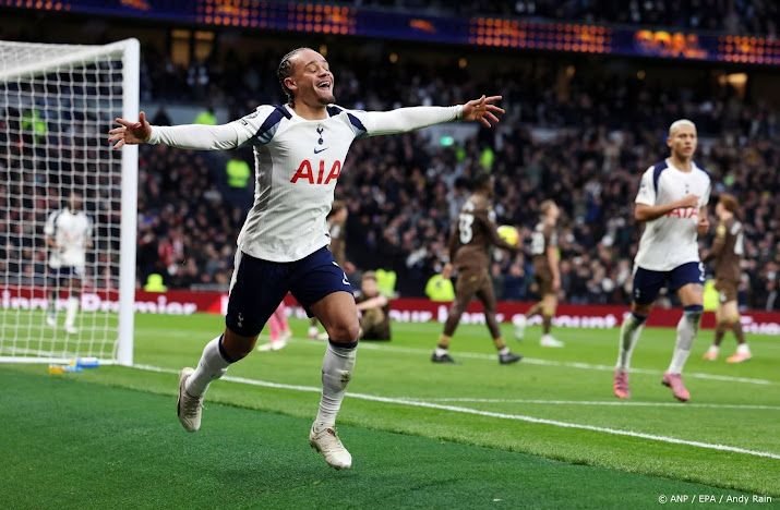 Simons leidt Spurs met assist en eerste treffer naar overwinning