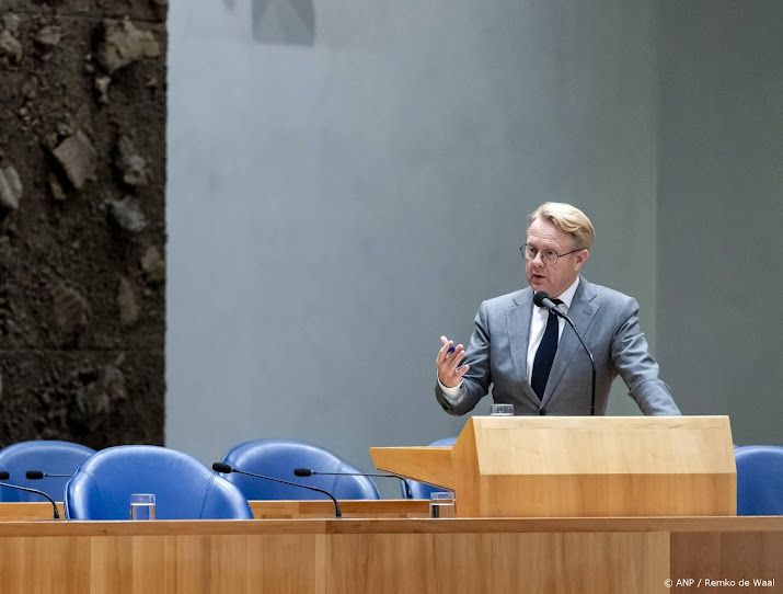 Minister werkt nog steeds aan 'politiek besluit' Lelystad Airport