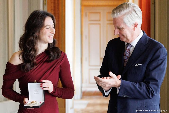 Filip geeft turnster Nina Derwael hoge Belgische onderscheiding