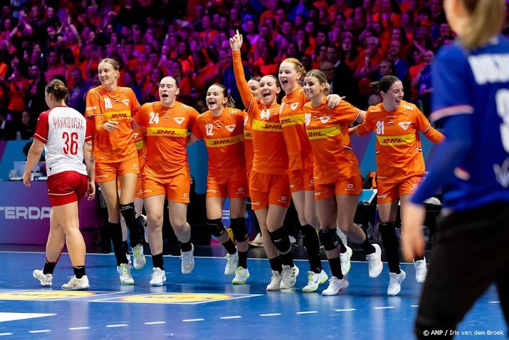 Willem-Alexander bij WK-kwartfinale handbalvrouwen in Rotterdam 