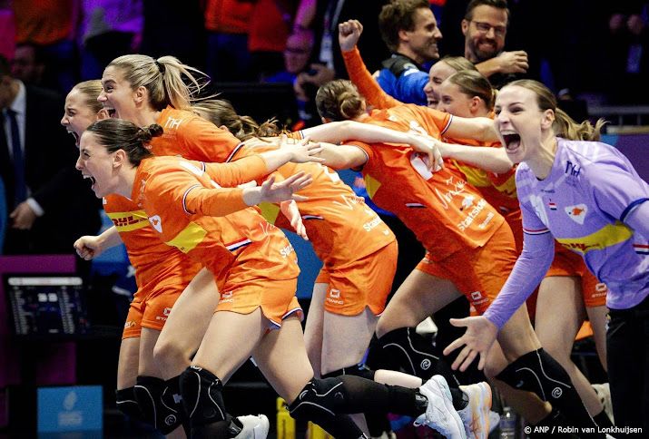 Oranje-handbalsters naar halve finale op WK na zege op Hongarije