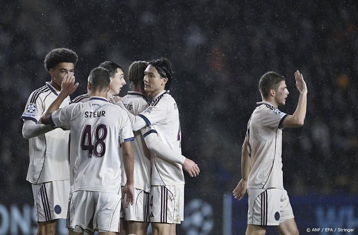 Ajax verslaat Qarabag met veel andere spelers en is van 'nul' af