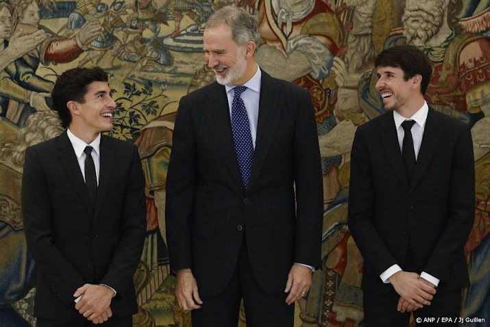 Felipe ontmoet motorracende broers Márquez op paleis 