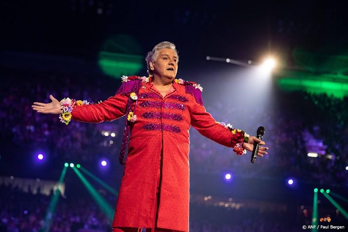 René Froger zingt met Toppers favoriete kerstnummers van moeder 