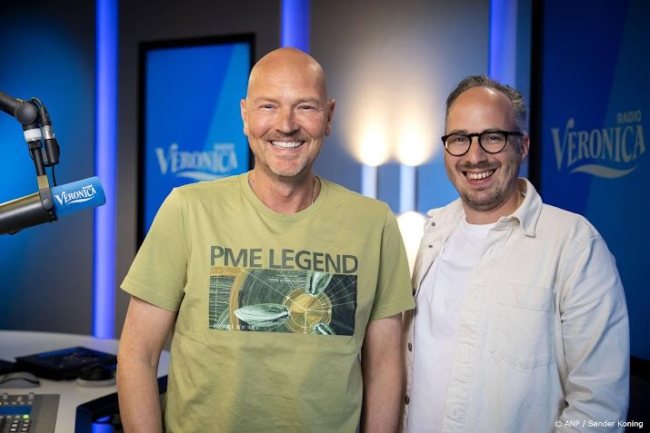 Radio Veronica-dj's voeren in korte broek actie voor KiKa