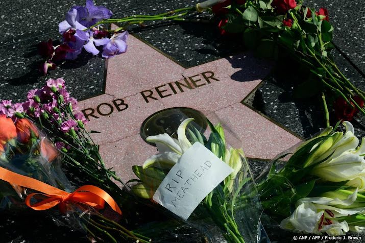 Fans leggen bloemen bij ster Rob Reiner op Hollywood Boulevard