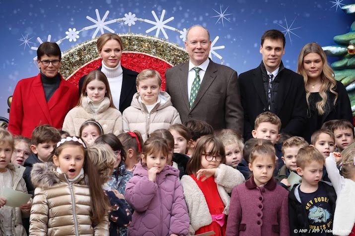 Prins Albert met familie actief als kerstelf