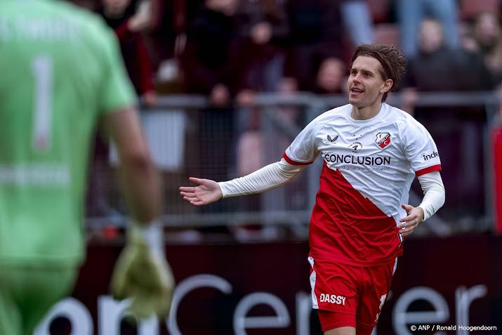 Deense middenvelder Jensen langer bij FC Utrecht