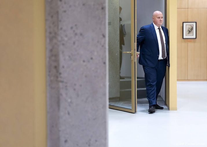 Aartsen: bodycams conducteurs in januari, NS spreekt hem tegen