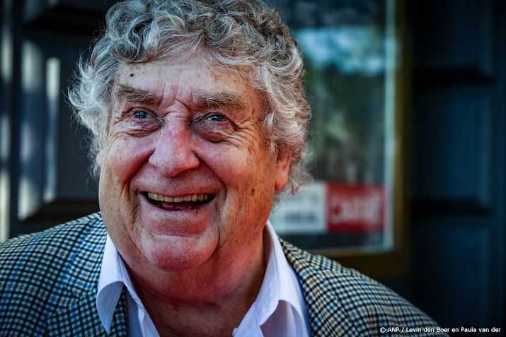 Minister Moes roemt Tonny Eyk als veelzijdig componist