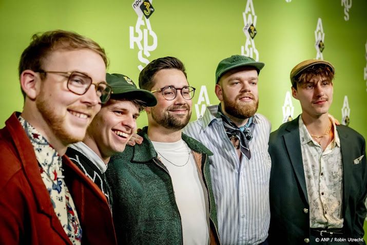 Band Hiigo laat Top 2000-notering tatoeëren tijdens ochtendshow