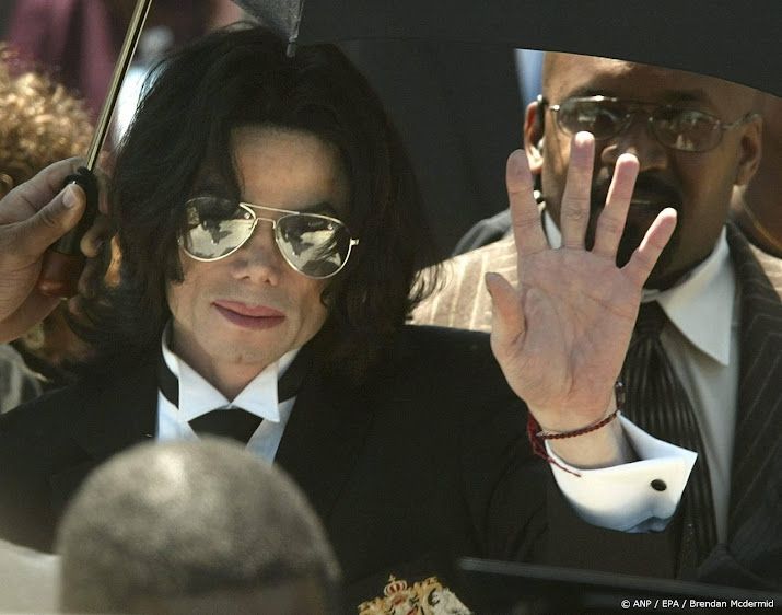 Michael Jackson te zien op verschillende foto's Epstein