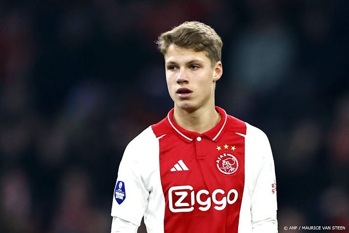 Ajax begint met middenvelder Steur tegen NEC