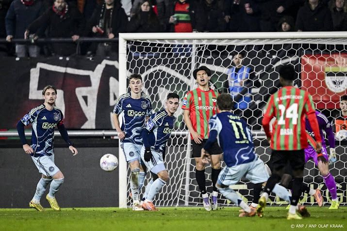 NEC houdt Ajax met tien man op gelijkspel