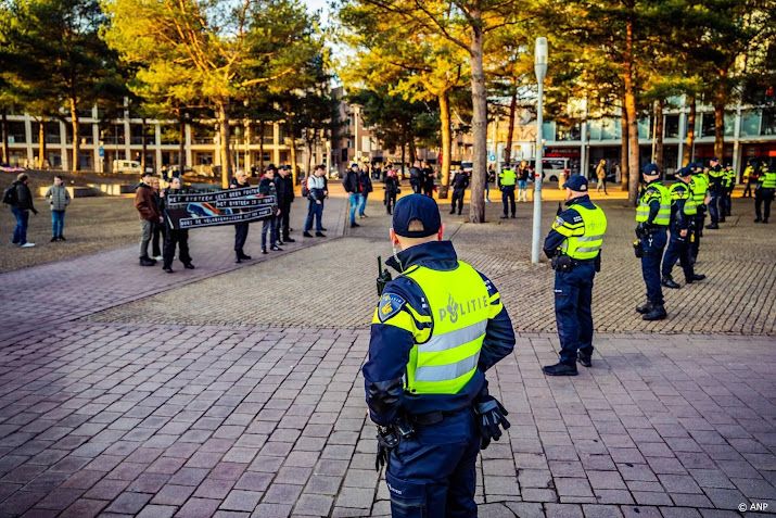 Vier aanhoudingen bij extreemrechts protest Apeldoorn
