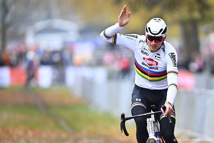 Van der Poel laat concurrentie kansloos in Koksijde