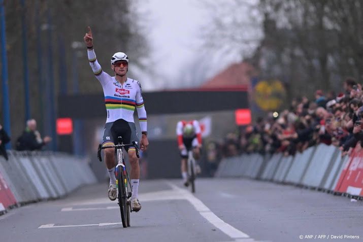 Van der Poel ook in veldrit Hofstade onnavolgbaar