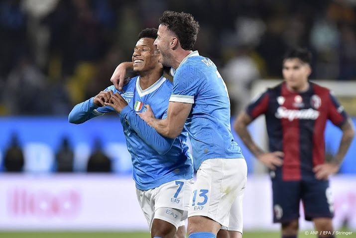 Neres helpt Napoli met twee doelpunten aan Supercup  