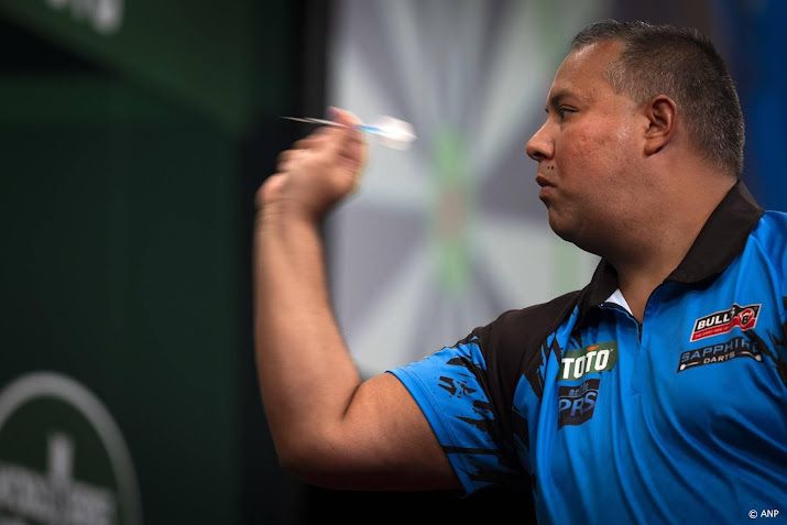 Darter Wattimena plaatst zich voor derde ronde WK