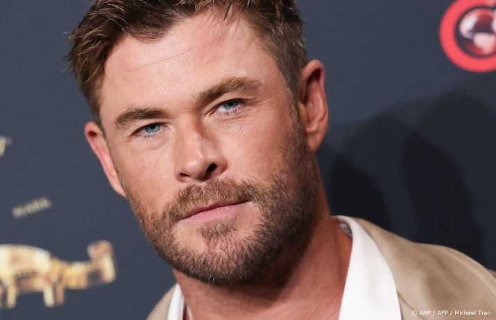 Chris Hemsworth gewond geraakt tijdens surfen