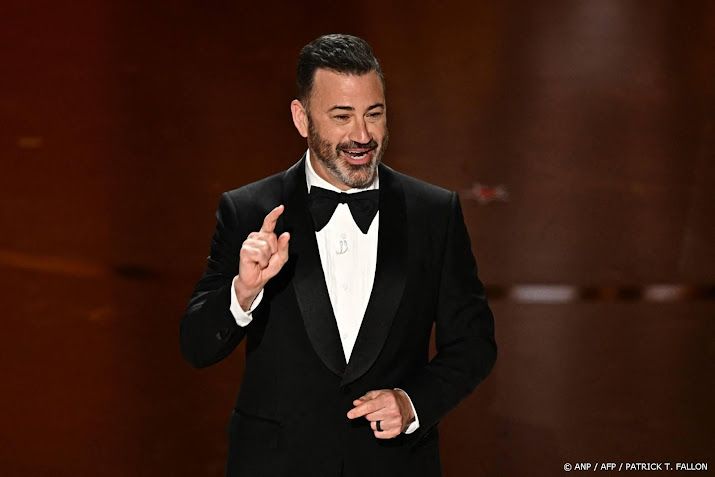 Jimmy Kimmel haalt uit naar Trump in kersttoespraak op Britse tv