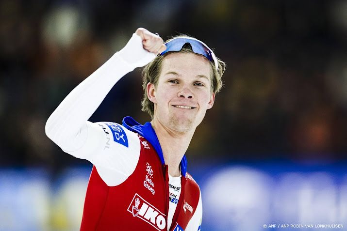 Schaatser Van de Bunt stunt met zege op 5000 meter op OKT 