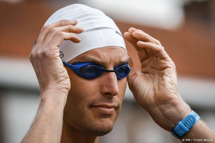 Van der Weijden zwemt achteruit wereldrecord voor het goede doel