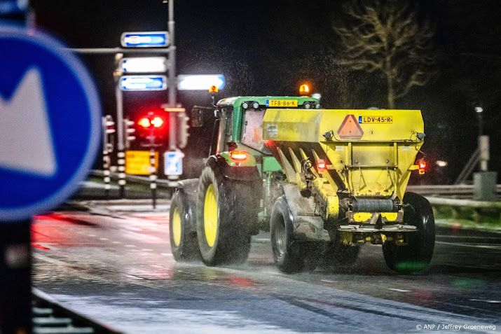 Rijkswaterstaat strooit voor het eerst dit najaar in hele land