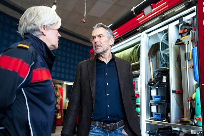 Schoof onder de indruk van de werkzaamheden van de brandweer