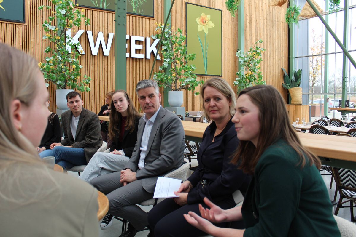 Staatssecretaris Koen Becking bezoekt schoolvoorstelling 40-45 De Musical in Barneveld
