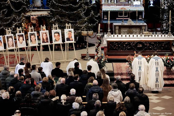 Cafébrand 't Hemeltje 25 jaar geleden herdacht in Volendam