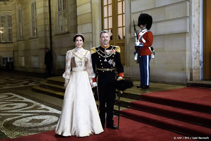 Deens koningspaar begint 2026 met nieuwjaarsbanket