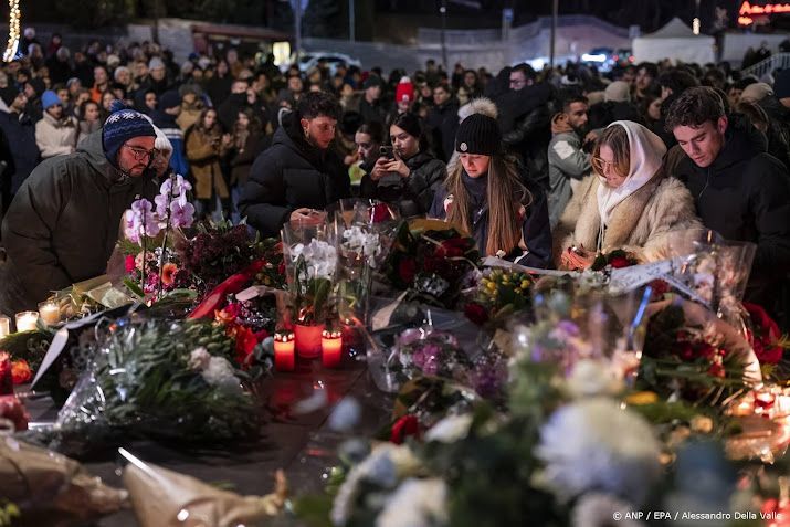 Honderden mensen bij herdenking slachtoffers Zwitserse brand