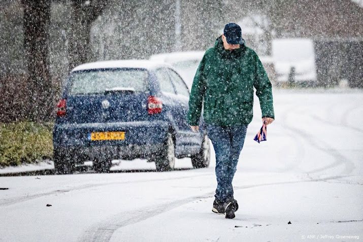 Plaatselijk tot 10 centimeter sneeuw, code geel verlengd