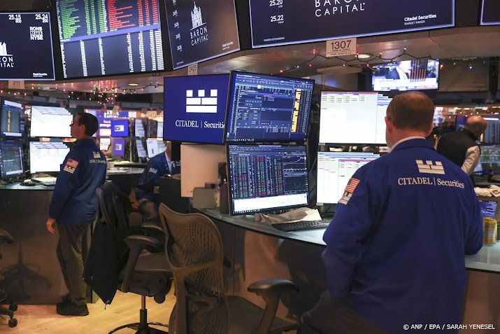 Wall Street begint 2026 gemengd, Tesla stijgt na verkoopcijfers