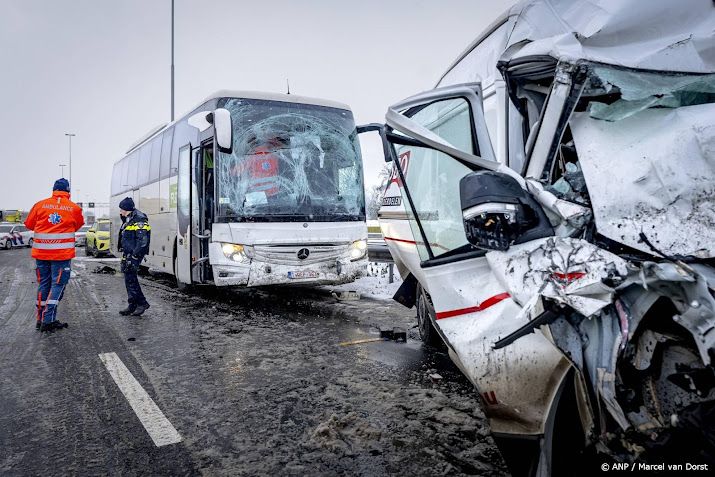 A27 bij Brabantse Nieuwendijk weer open na ernstig ongeval