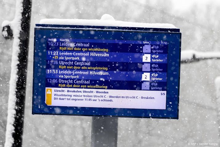 Treinverkeer blijft ontregeld, nauwelijks treinen rond Amsterdam