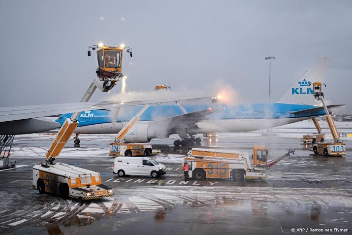 Dinsdag meer dan 400 vluchten geannuleerd op Schiphol