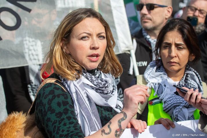 Charlotte Church 'zou dood zijn' zonder steun van haar vader