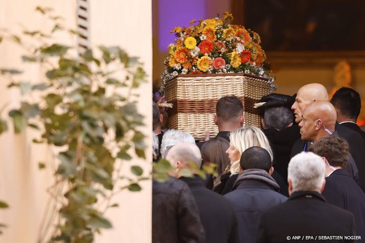 Mireille Mathieu neemt afscheid van 'grote zus' Bardot