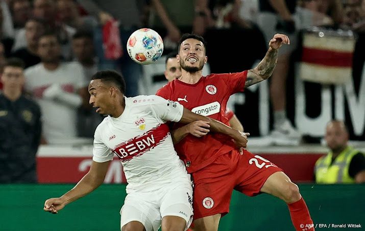 Heracles huurt Zweedse middenvelder Ahlstrand van St. Pauli