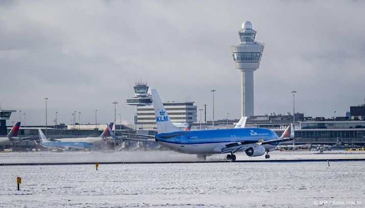 KLM schrapt vrijdag 80 vluchten op Schiphol om winters weer