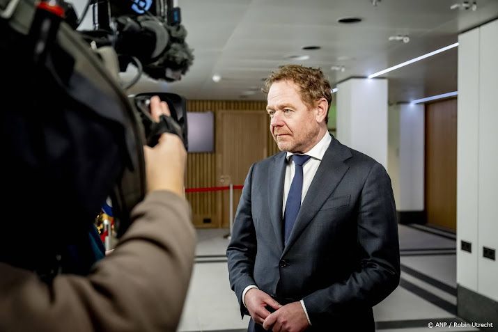 Van Weel bezorgd over 'dappere' demonstranten in Iran