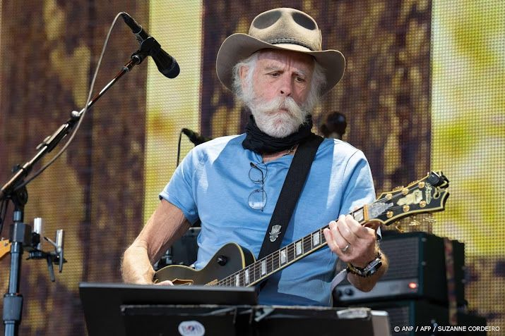 Muzikanten brengen eerbetoon aan overleden Bob Weir